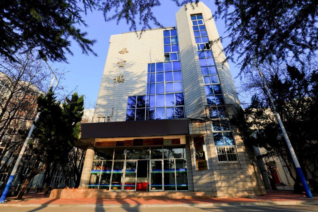 2000年：获批教育部首批国家级重点职业学校